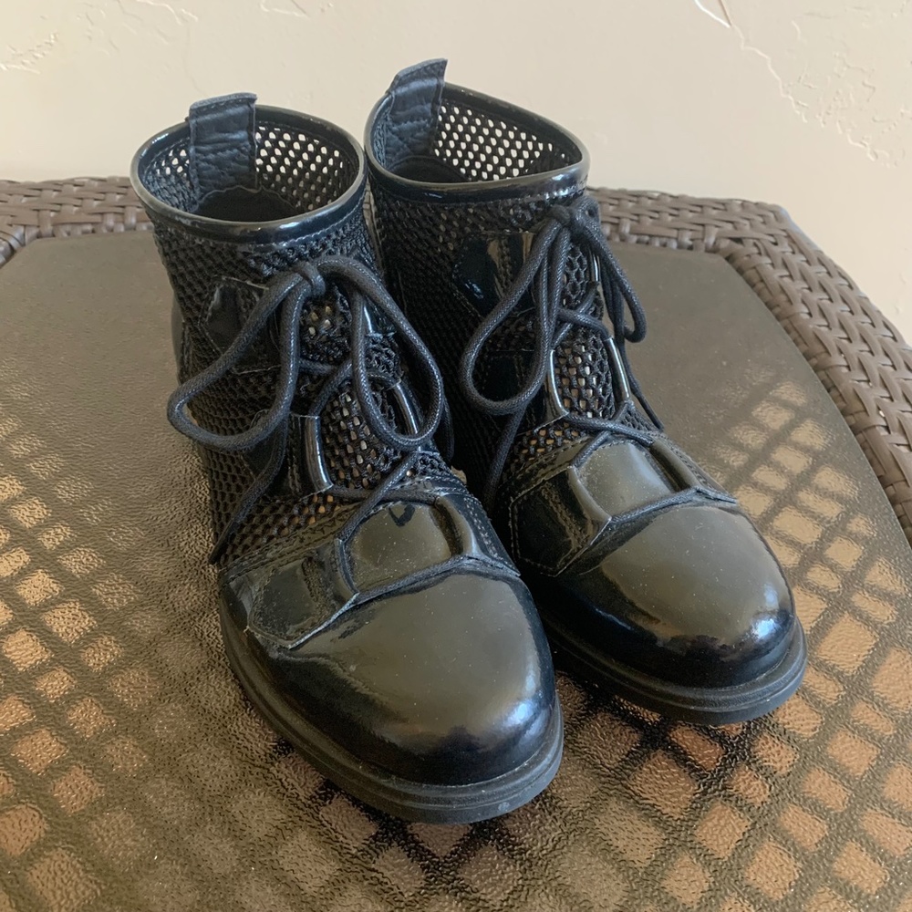 Sorel Major patent mesh lace up ankle boots size 6.5